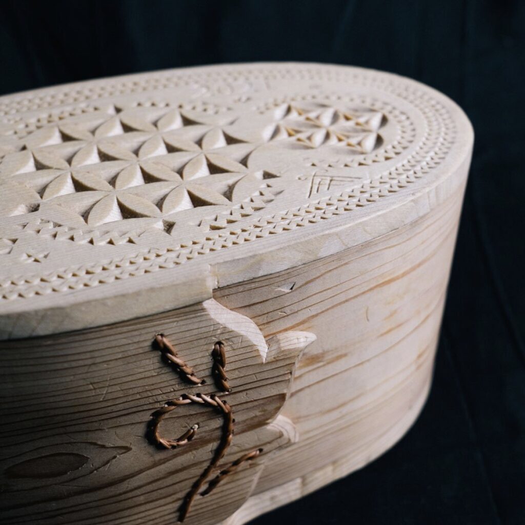 Wesley Hathaway carved box