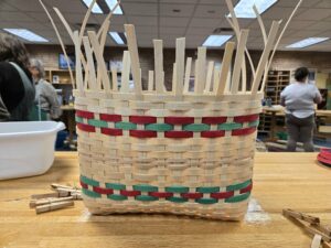 Kurv Lerrett Basket